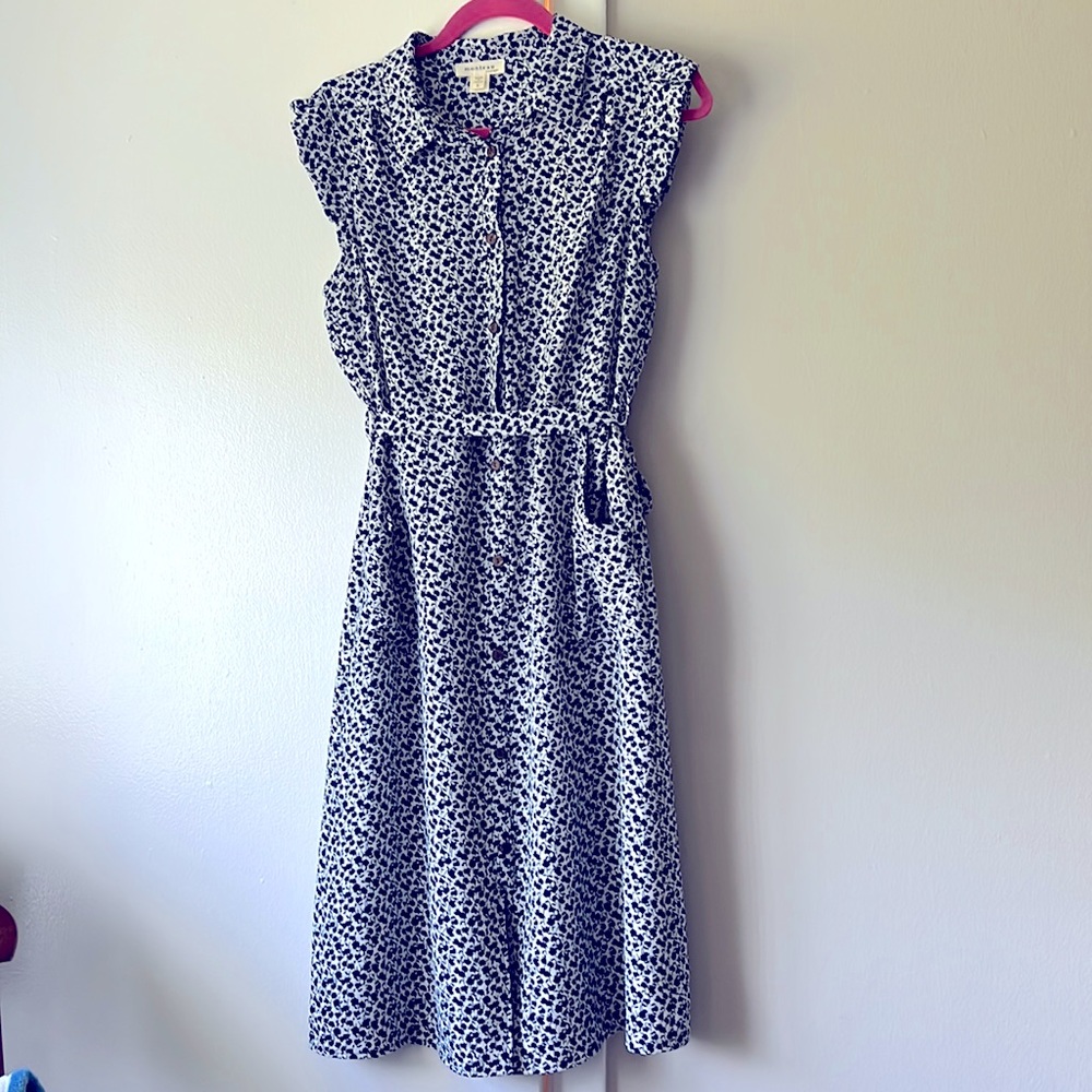 Knee length white and blue flowered summer dress with pockets